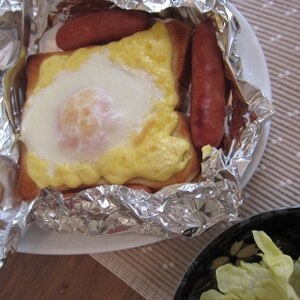 目玉焼きトースト